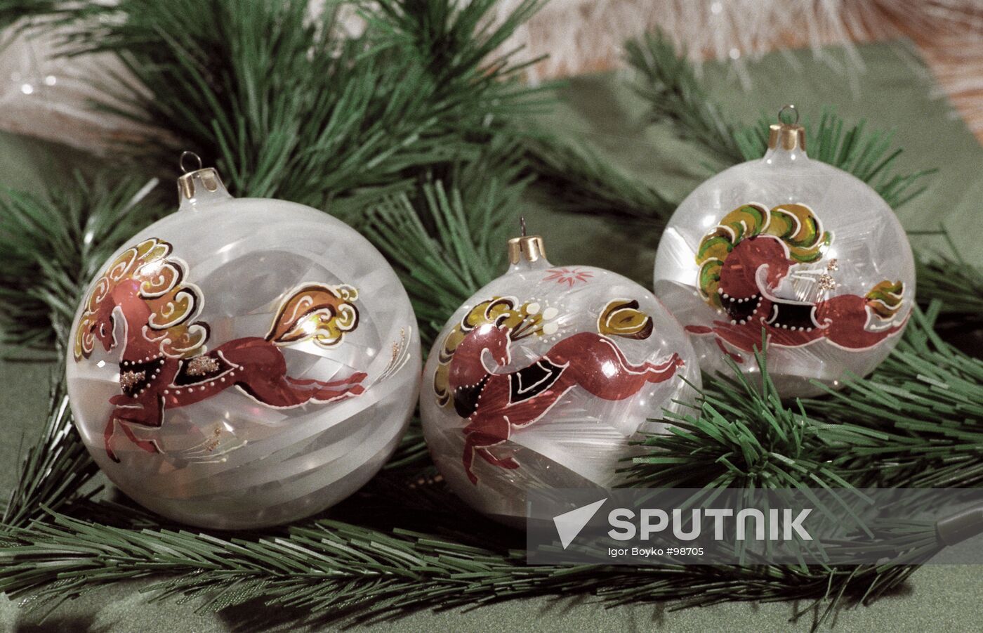 CHRISTMAS TREE DECORATIONS