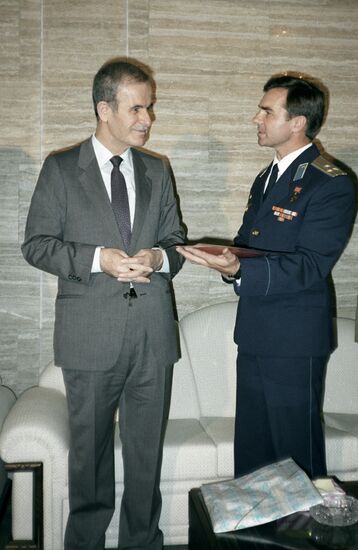 Assad Cosmonaut Viktorenko 