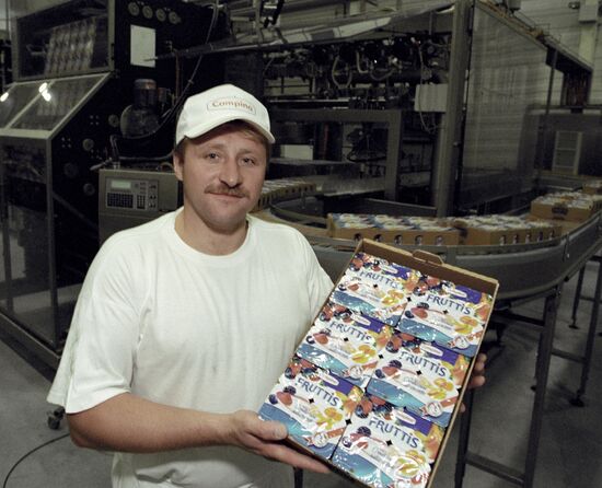 FACTORY YOGURT MANUFACTURING