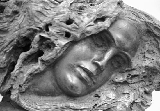STATUE "THE ARGENTINE WOMAN"