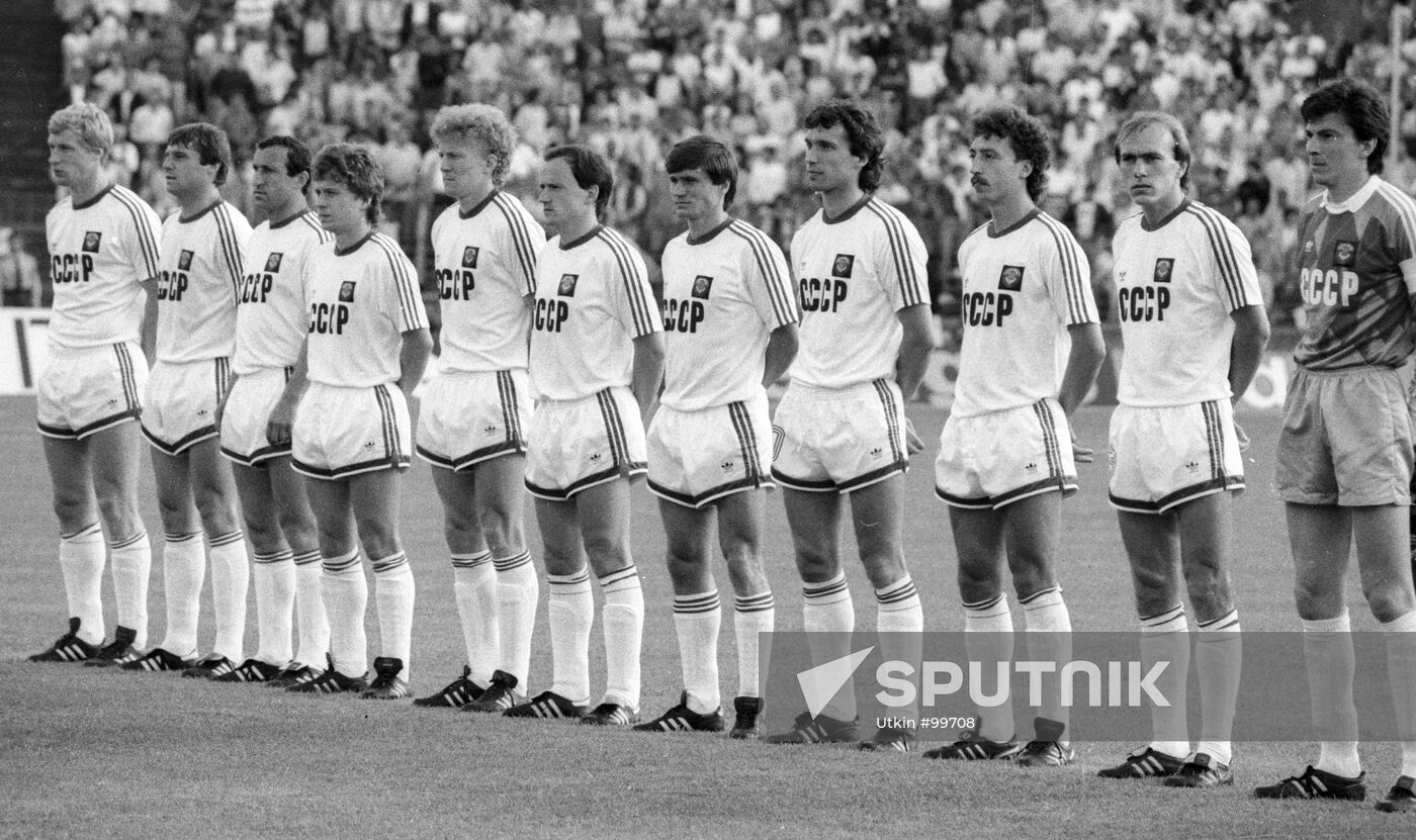 SOVIET FOOTBALL TEAM CHAMPIONSHIP