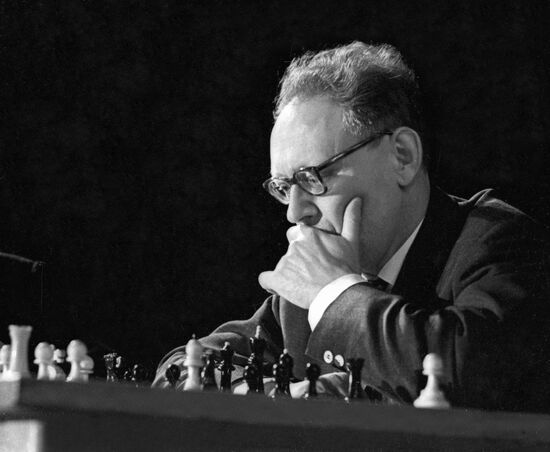 BOTVINNIK CHESS PLAY 