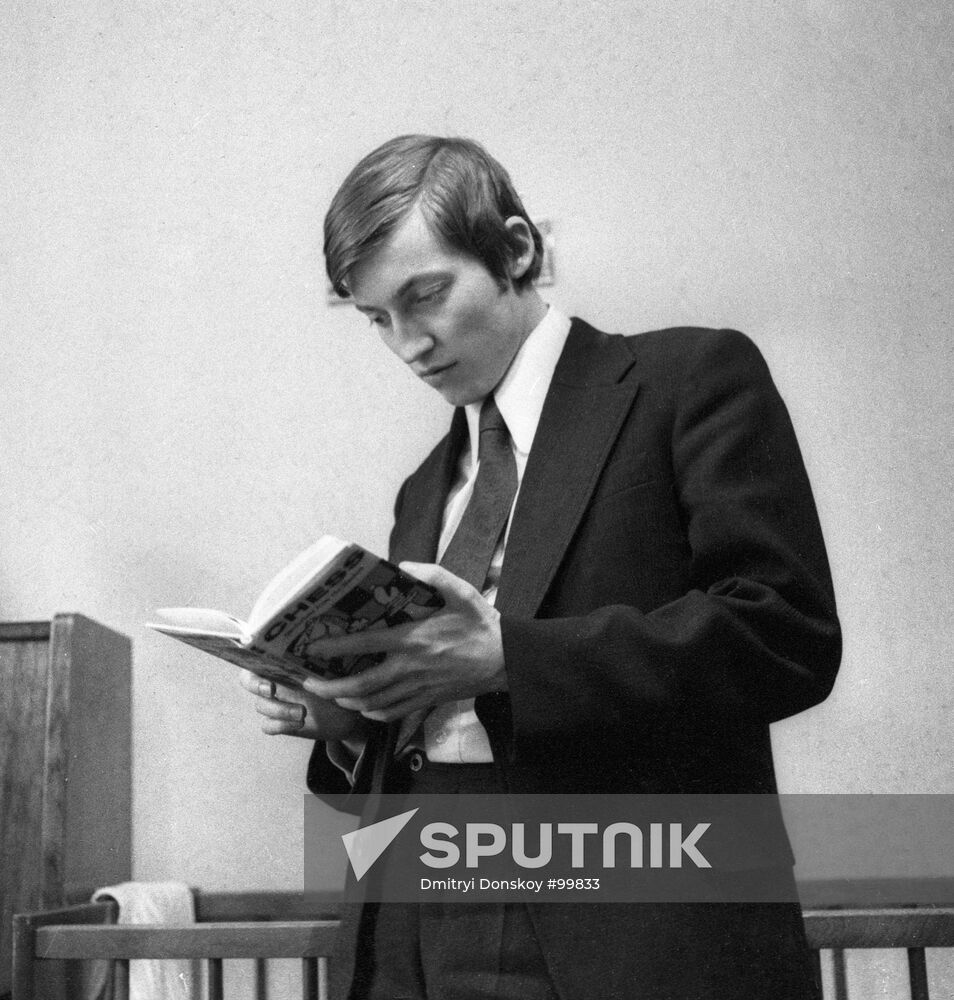 CHESS PLAYER KARPOV BOOK 