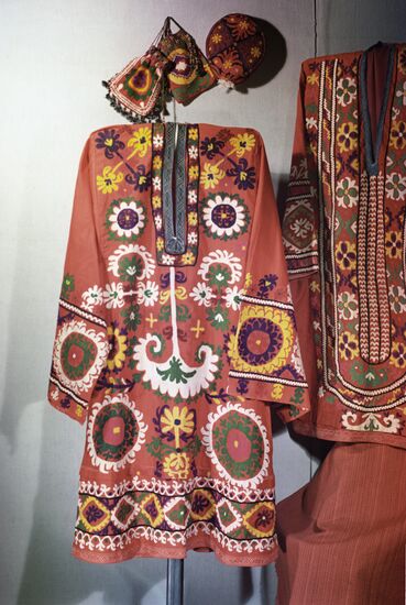 Silk dresses tobacco pouches scull-cap