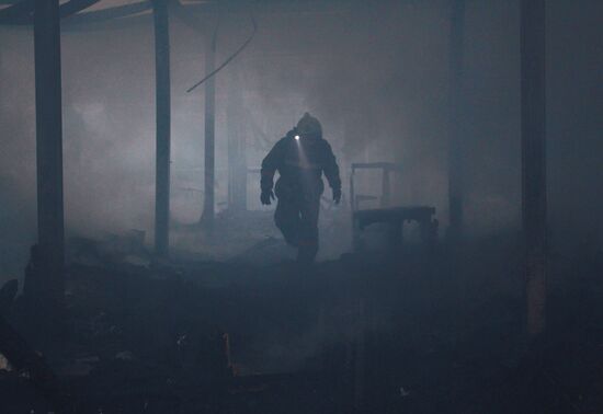 Fire in construction market in Reutovo near Moscow