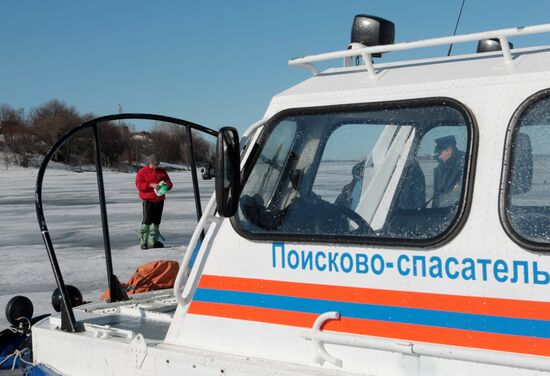 ESM raid to warn anglers against walking on ice