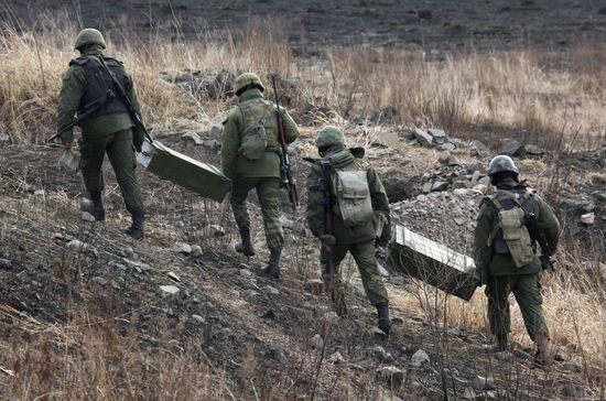 Pacific Fleet marine troops stage battalion tactical drills