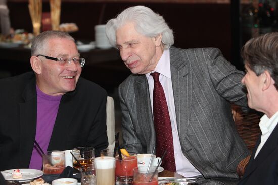 Dewar's Readings in Moscow