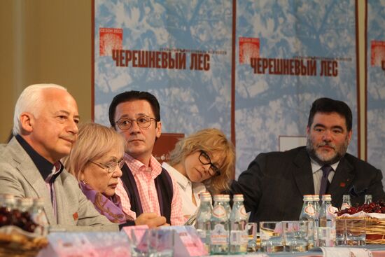 Spivakov, Volchek, Menshikov, Dapkunaite, Kusnirovich