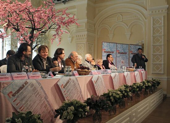 ress conference on opening of Cherry Garden Festival of Arts