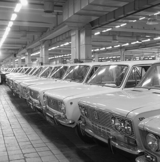 Zhiguli car sale and repair center