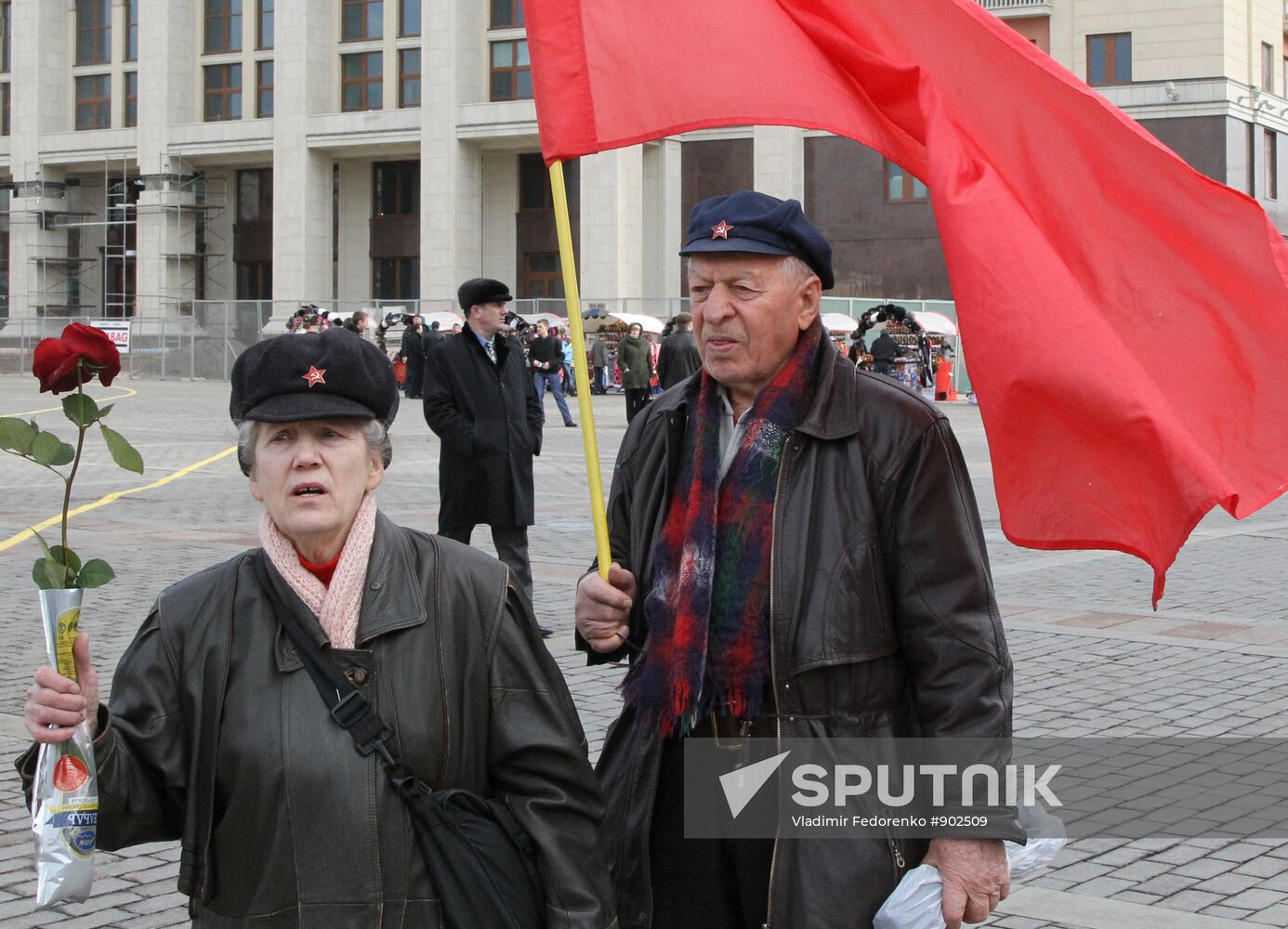 Laying flowers at mausoleum of VI Lenin