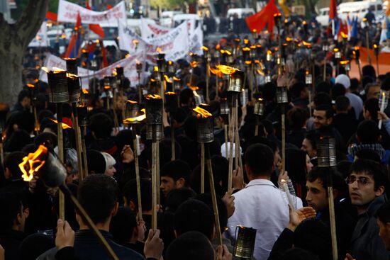 Torchlight procession commemorates genocide victims in Armenia