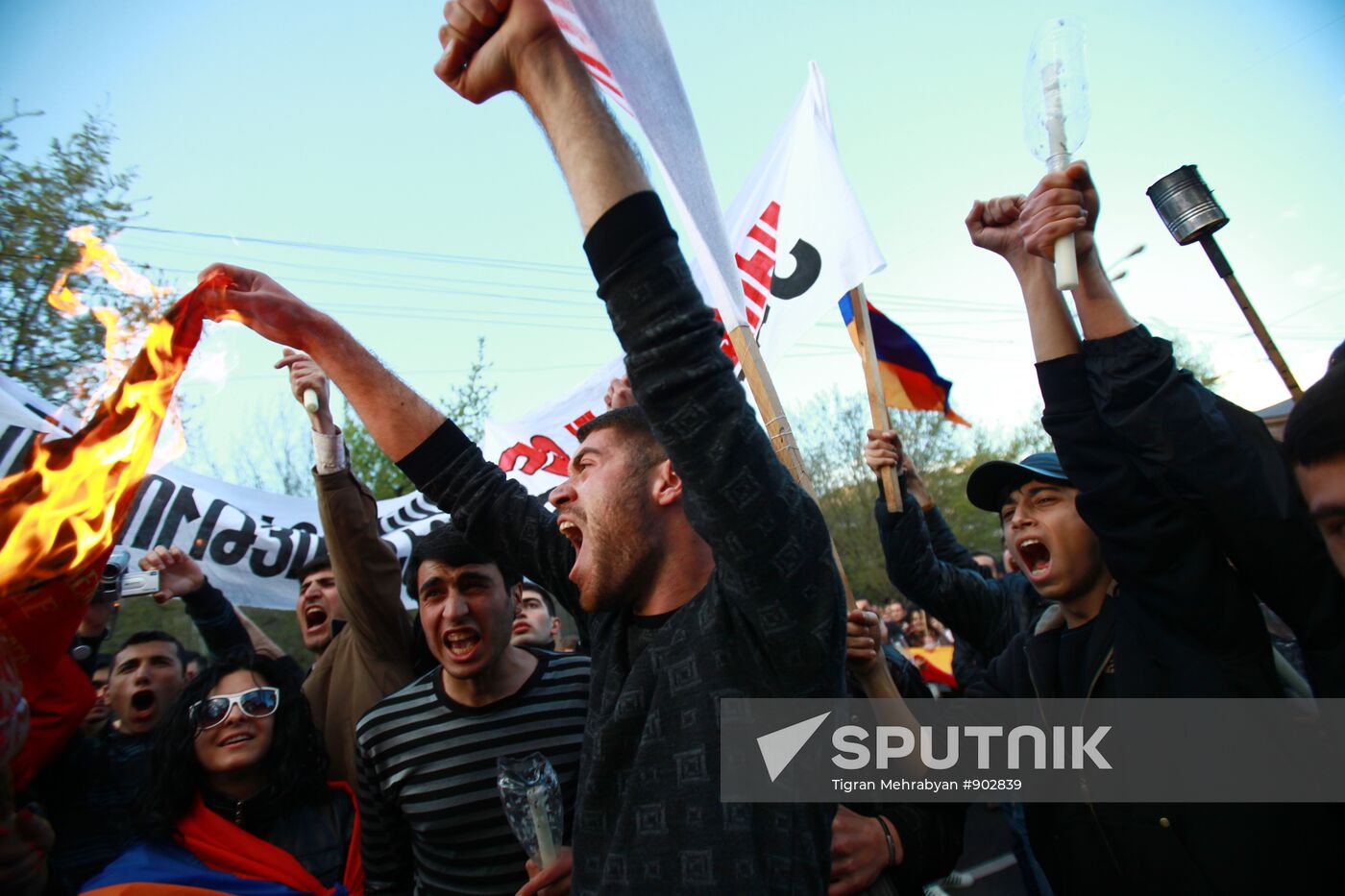 Torchlight procession to commemorate victims of Armenia genocide