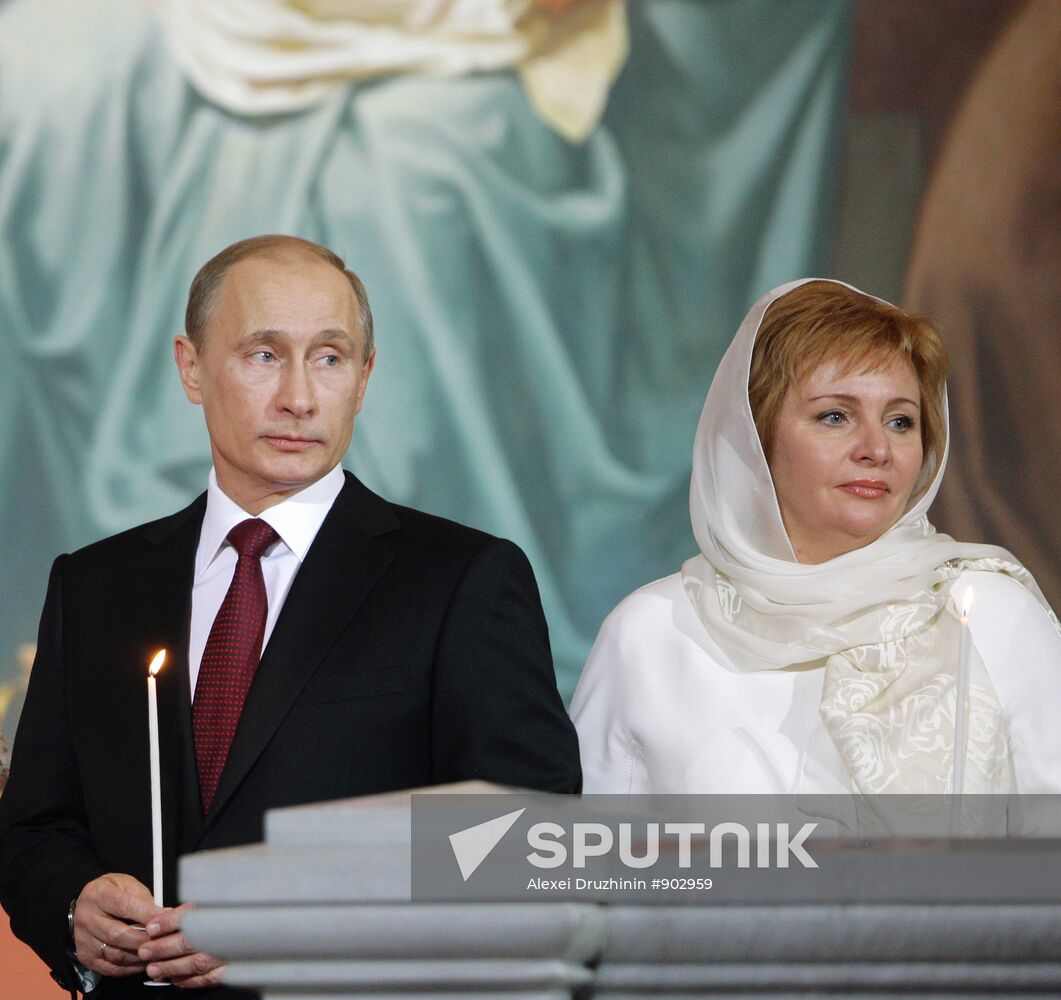 Vladimir Putin attends Easter service