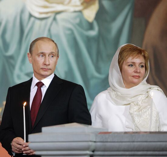 Vladimir Putin attends Easter service