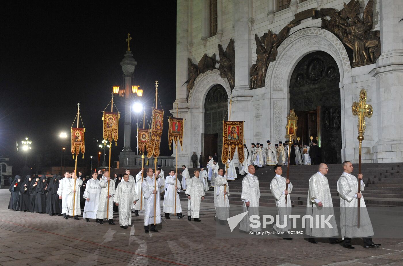 Sacred procession held before Easter service