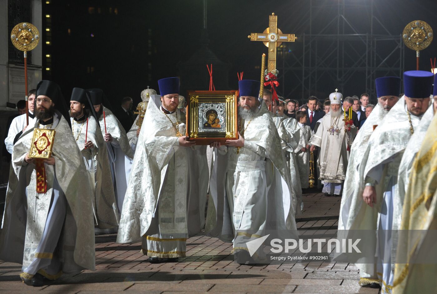 Sacred procession held before Easter service