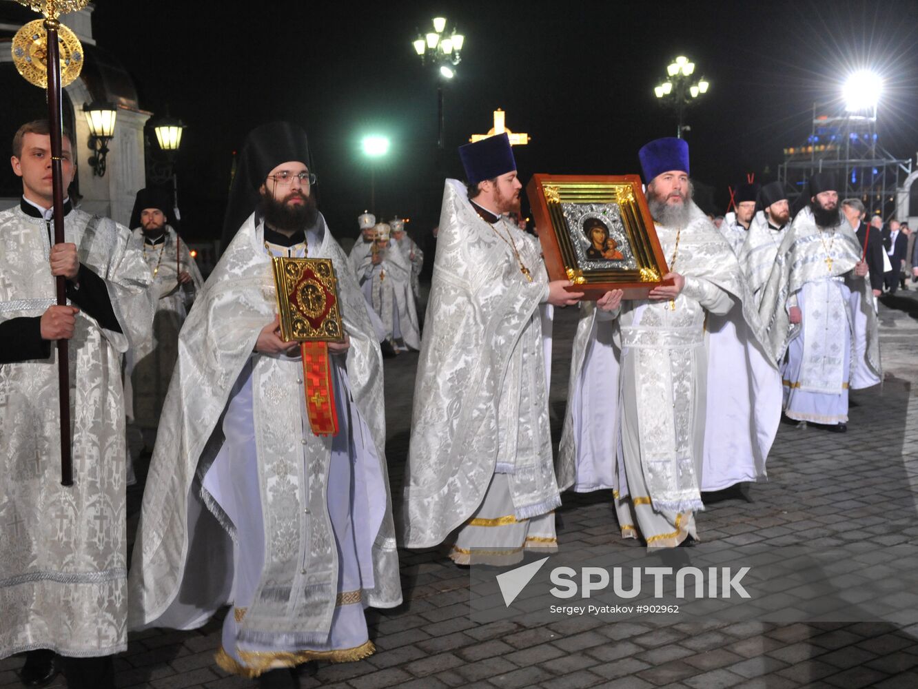 Sacred procession held before Easter service