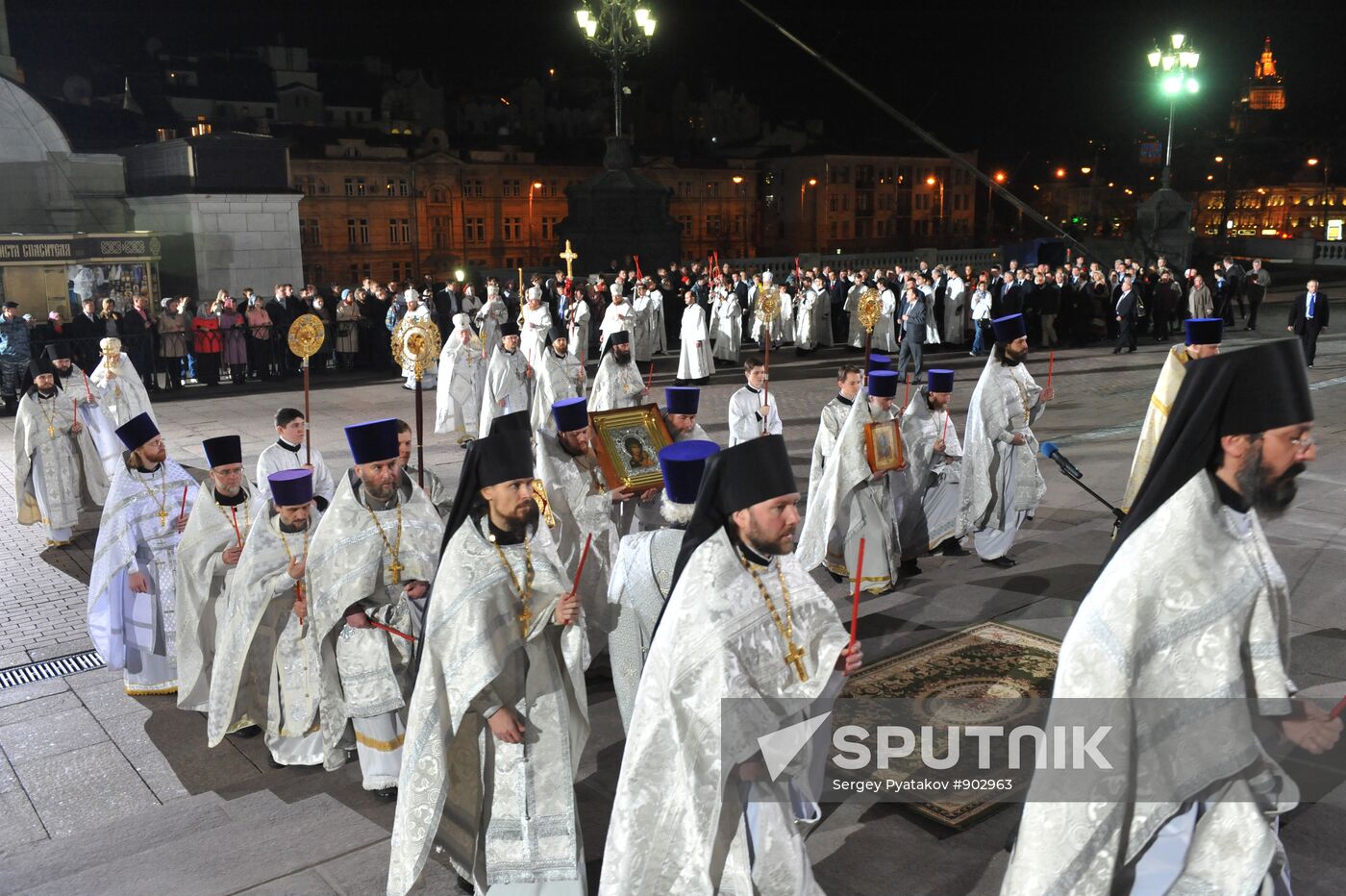 Sacred procession held before Easter service