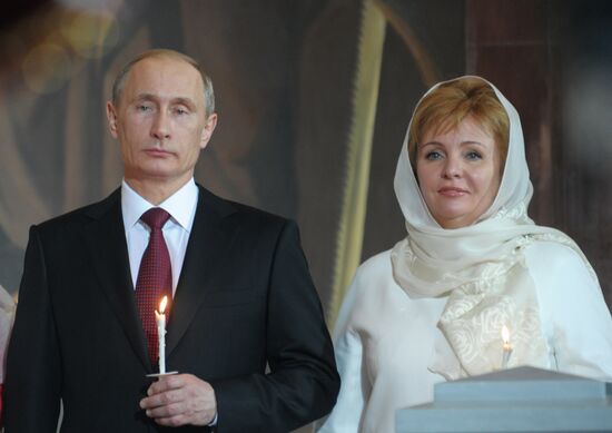 Vladimir Putin attends Easter service