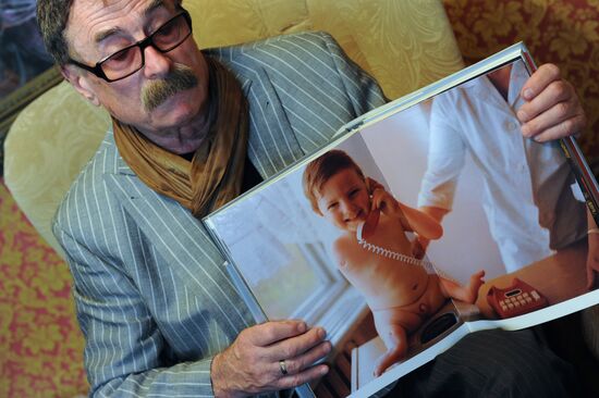 RIA Novosti former photographer Igor Kostin gives interview