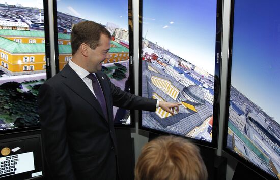 Dmitry Medvedev visits Dozhd TV channel studio