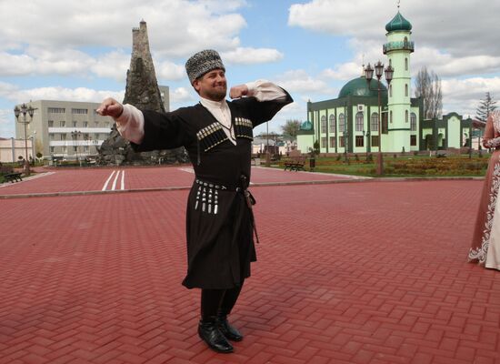 R. Kadyrov takes part in celebrations for Chechen Language Day