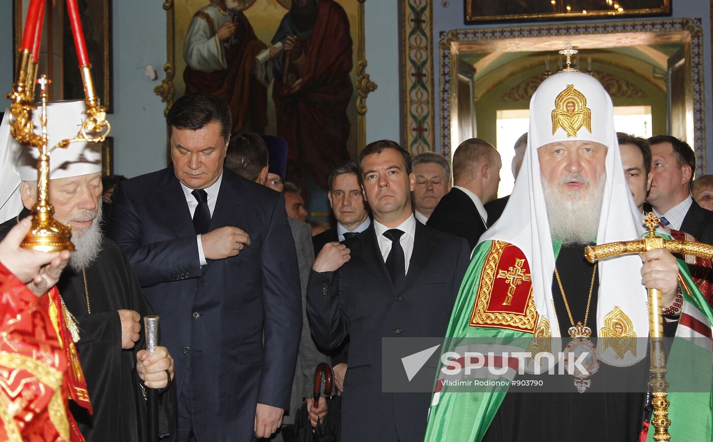 Dmitry Medvedev takes part in memorial ceremonies