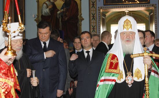 Dmitry Medvedev takes part in memorial ceremonies