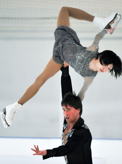 Yuko Kawaguvhi and Alexander Smirnov