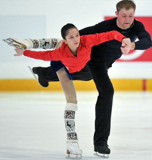 Vera Bazarova and Yury Larionov