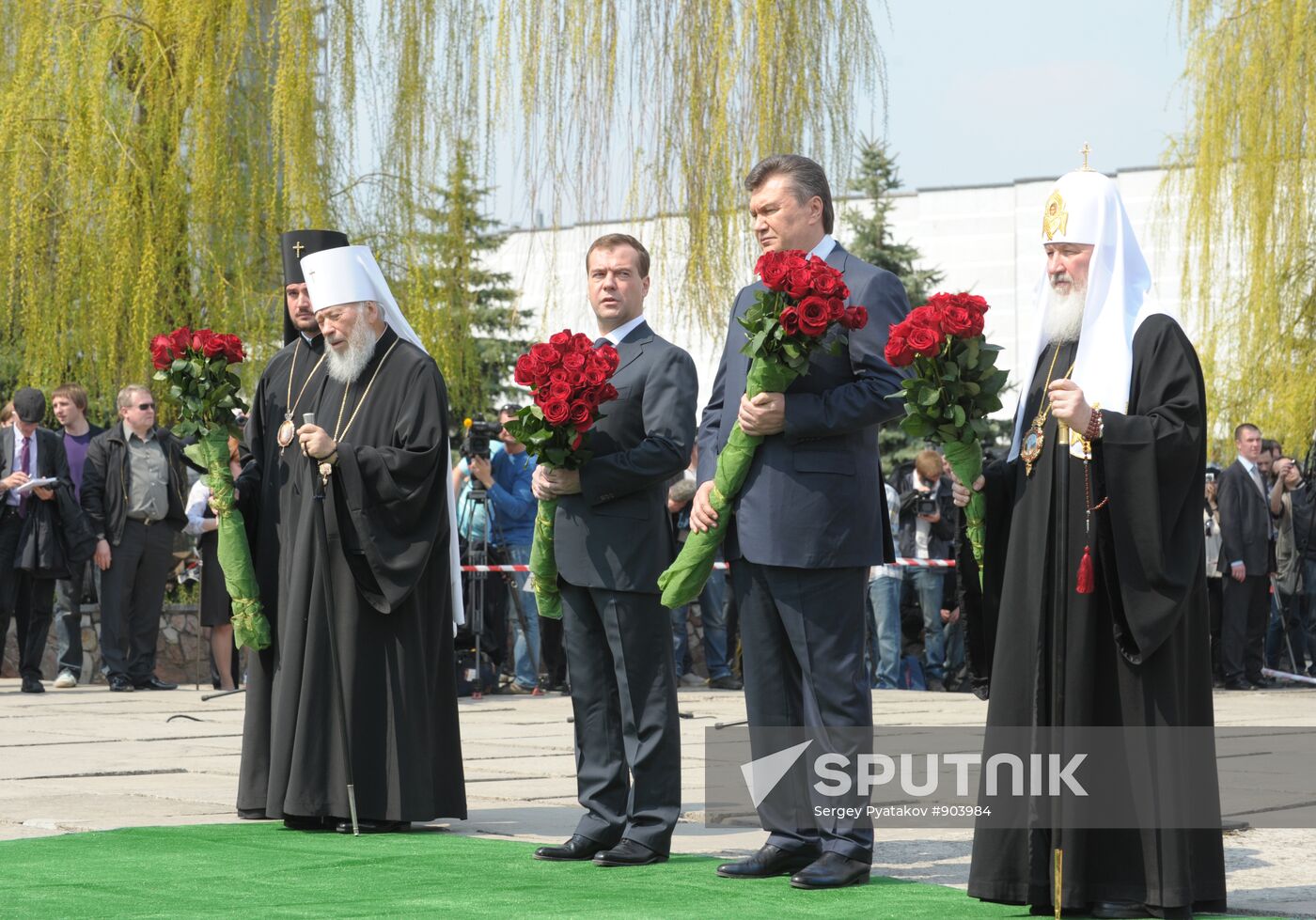 Medvedev attends Chernobyl anniversary events