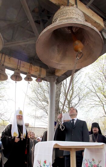 Medvedev attends Chernobyl anniversary events