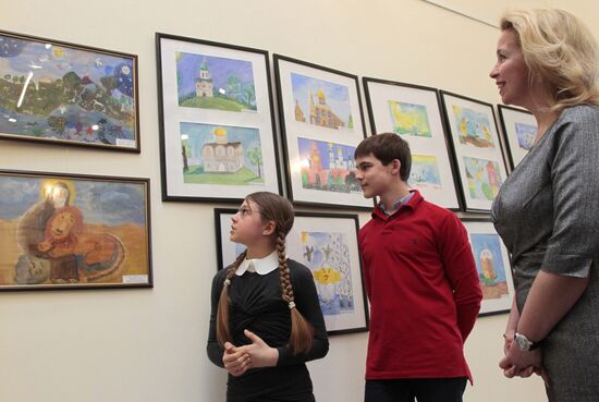 Russian first lady Svetlana Medvedeva visits Moscow school