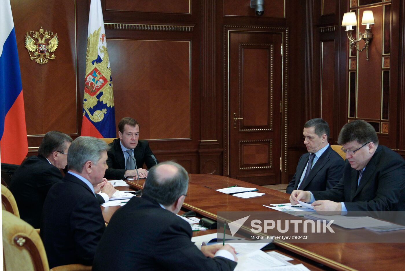 Dmitry Medvedev holds meeting on struggle against wildfires