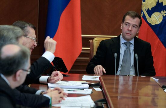 Dmitry Medvedev holds meeting on struggle against wildfires