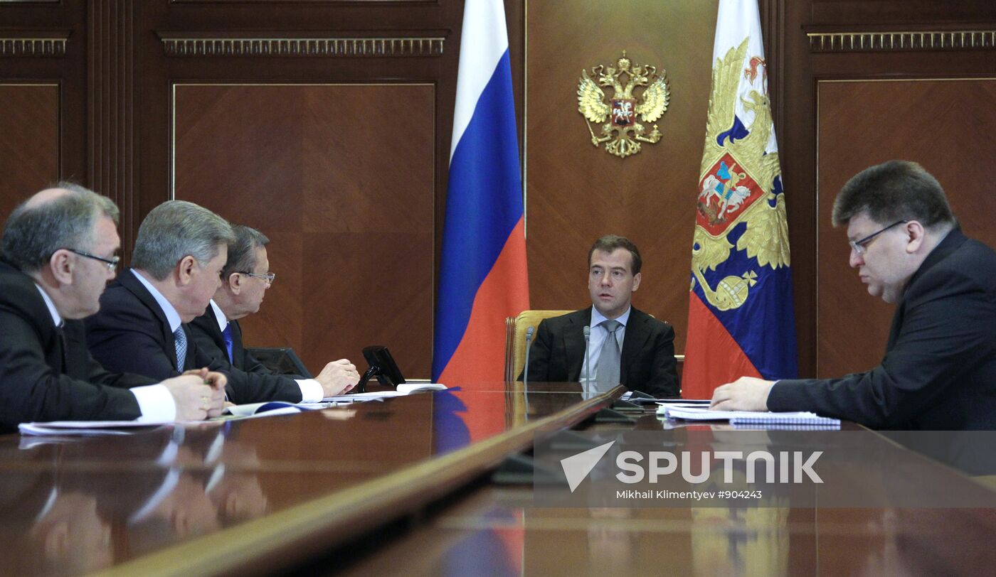 Dmitry Medvedev holds meeting on struggle against wildfires