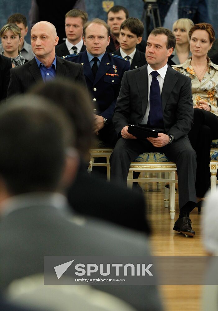 Dmitry Medvedev meets members of United Russia