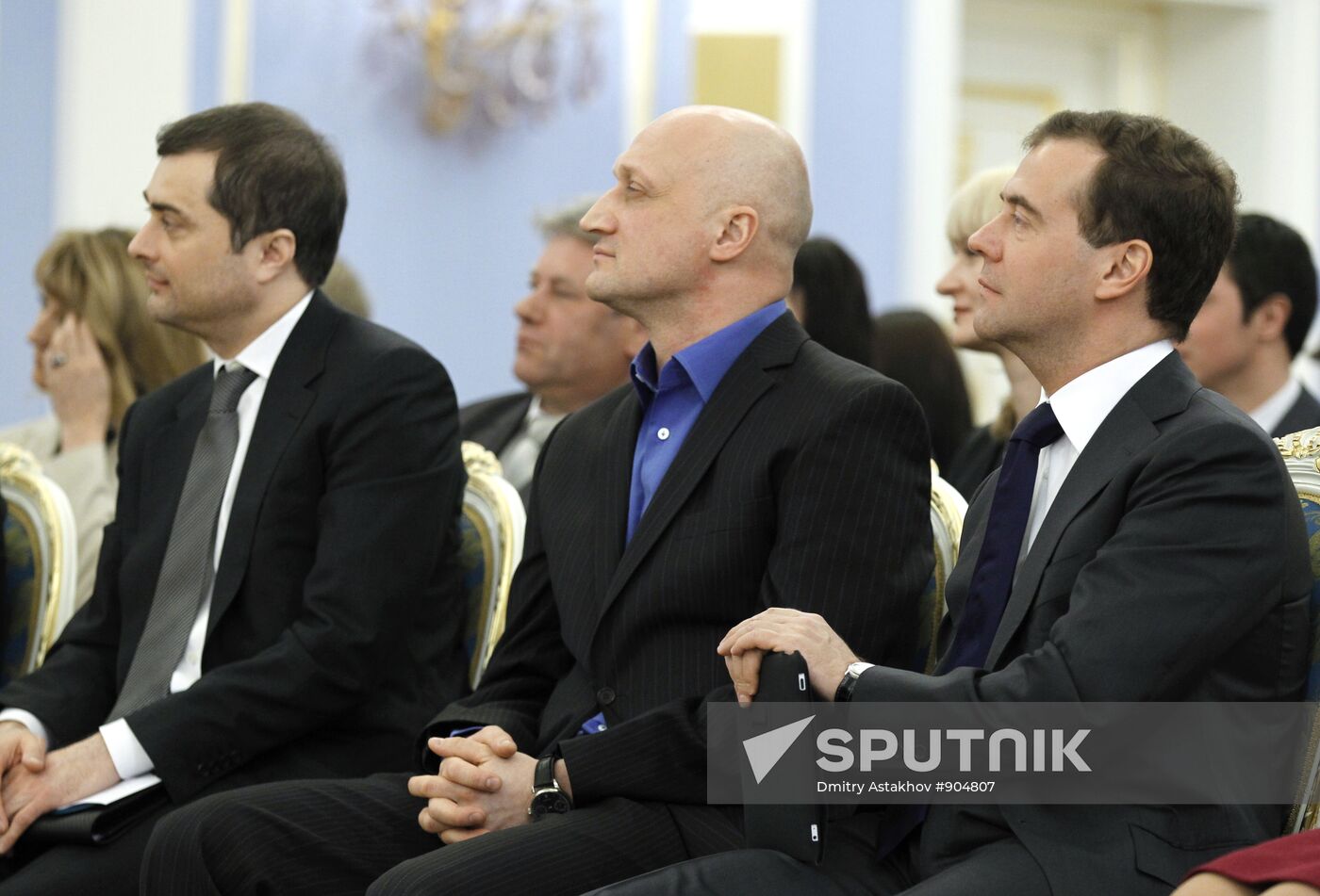 Dmitry Medvedev meets with United Russia party members