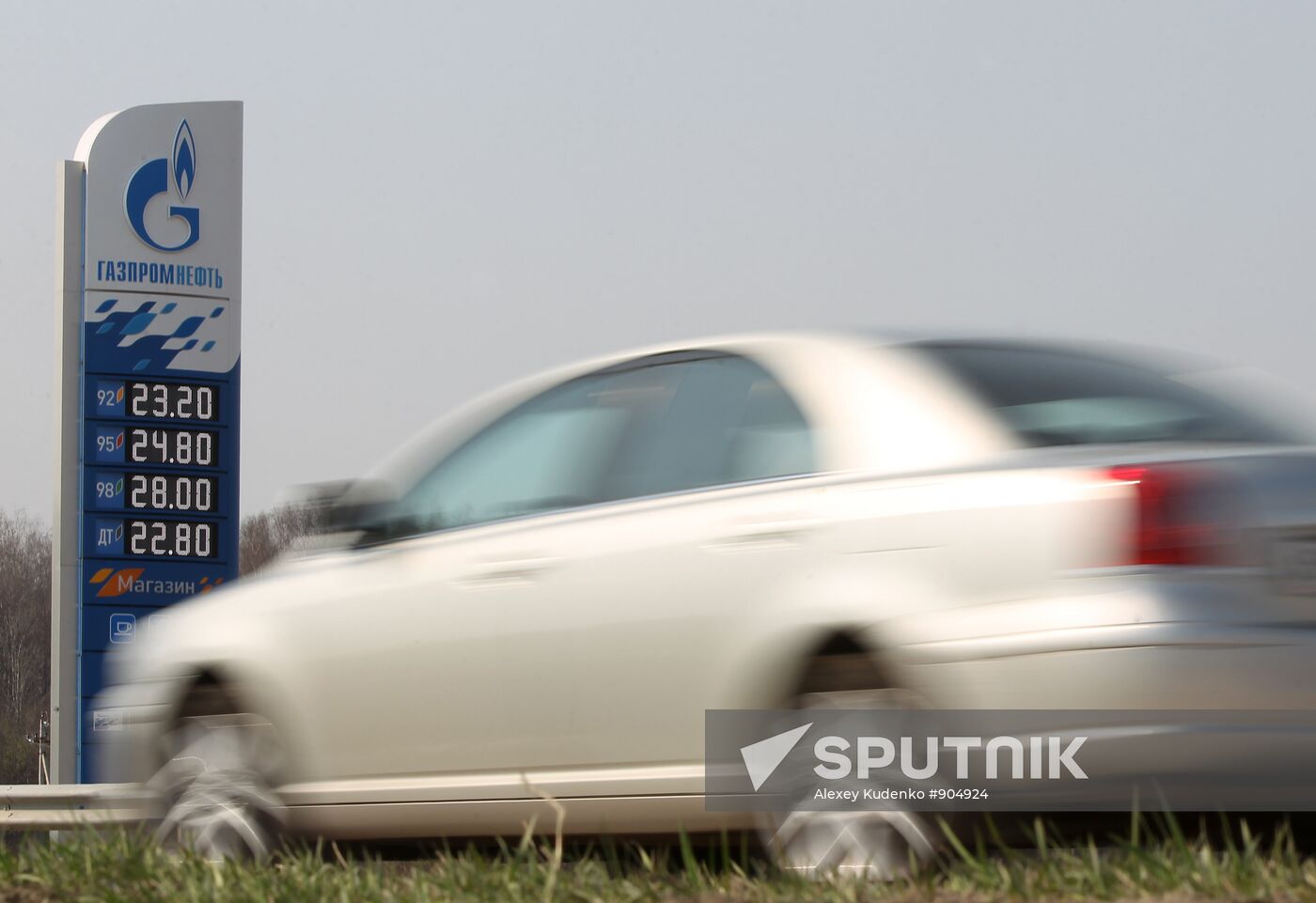 Gazpromneft filling station at work