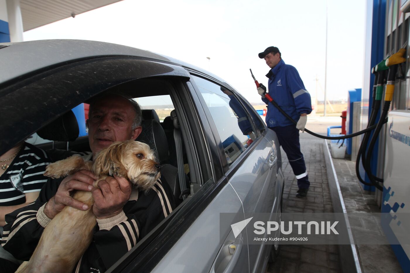 Gazpromneft filling station at work