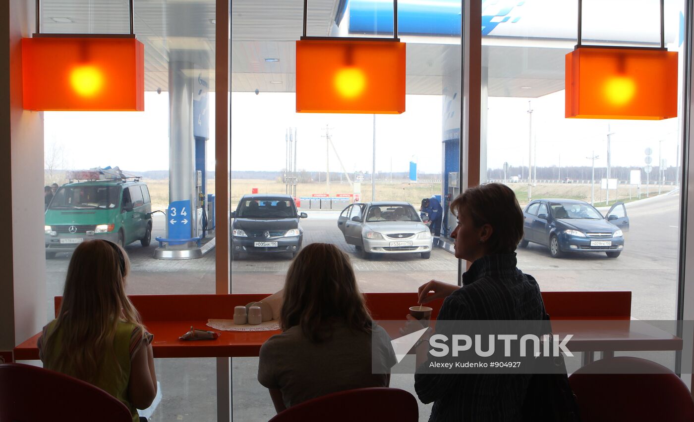 Gazpromneft filling station at work