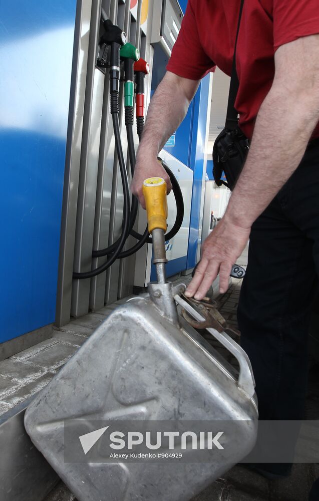 Gazpromneft filling station at work