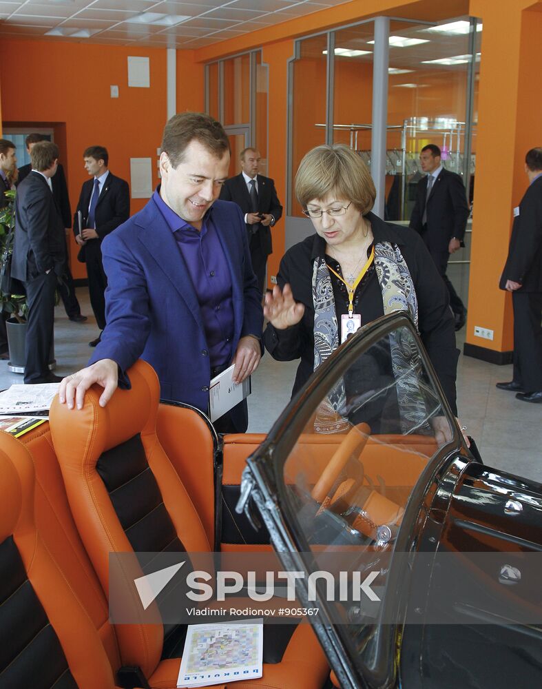 Dmitry Medvedev meets with Internet community members