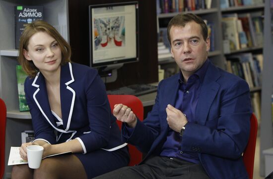 Dmitry Medvedev meets with Internet community