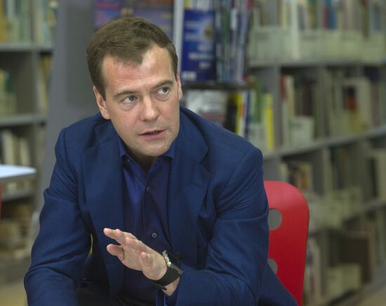 Dmitry Medvedev meets Internet community