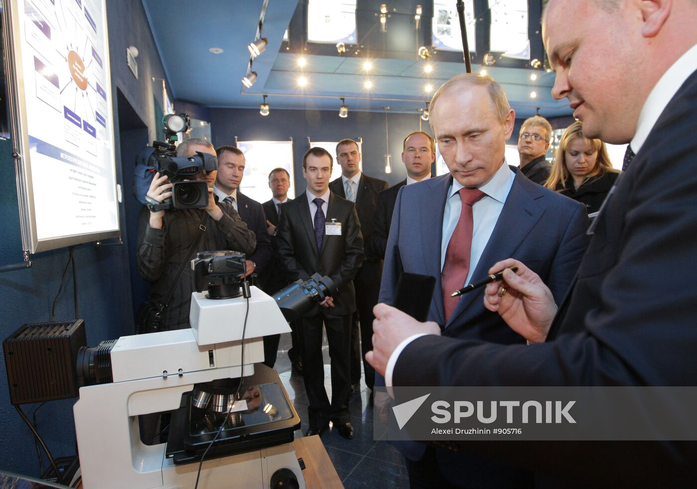 Vladimir Putin tours Volga Federal District