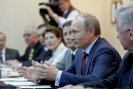 Vladimir Putin tours Volga Federal District