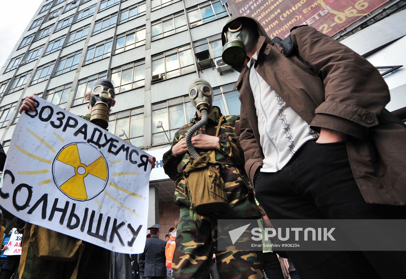 Participants of the Labor Day "Monstration" in Novosibirsk at Trud (Labor) instrument making plant. Location: Russia, Novosibirsk. Author: Elnar Salahiev/Sputnik. Labor Day "Monstration" in Novosibirsk